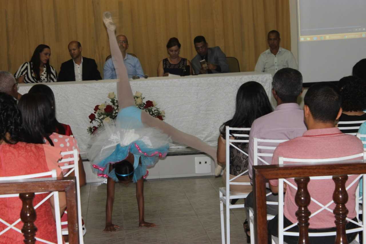 Diretores eleitos da Rede de Ensino tomam posse na Câmara de Vereadores